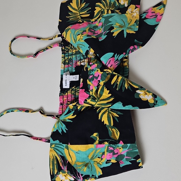 Express Black Floral Crop Top - Picture 3 of 7